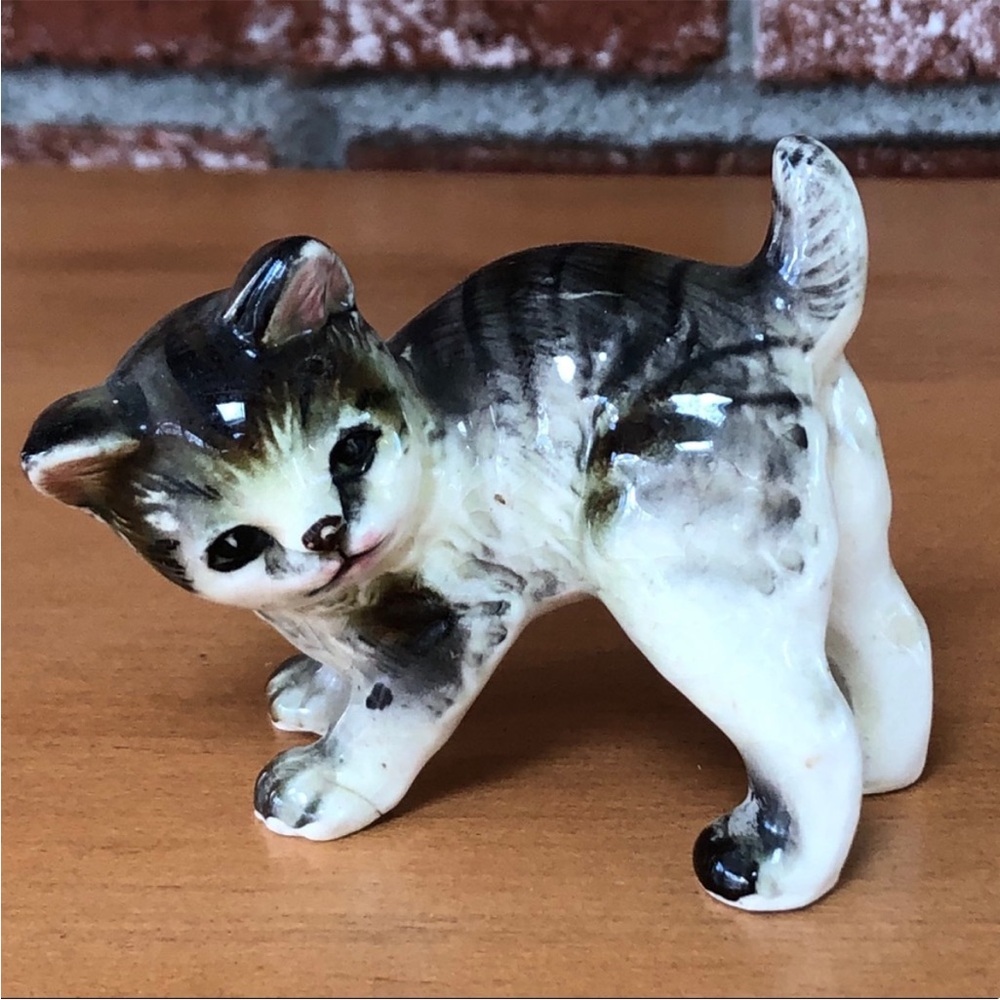 Vintage Grey Playful Tabby Cat/Kitten Ceramic Figurine